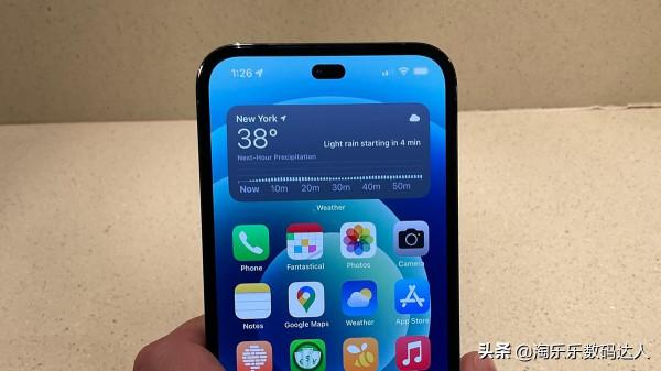 iPhone14模型上手的樣子