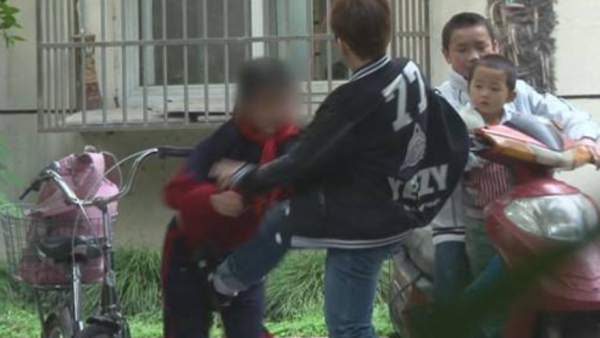 《變形計》裡與李宏毅打架,14歲輟學的陳佩雯,如今卻整容過度? 《變形計》裡與李宏毅打架,14歲輟學的陳佩雯,如今卻整容過度?