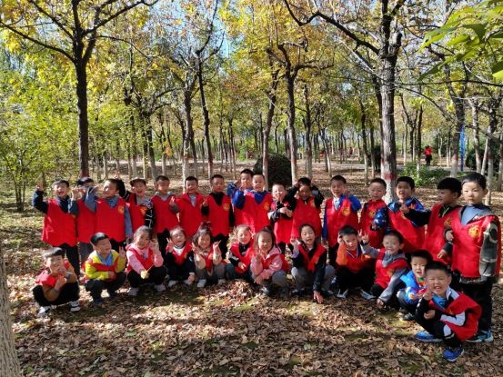 「培育和踐行社會主義核心價值觀」寬城第二幼兒園開展我帶文明同行徒步秋遊活動