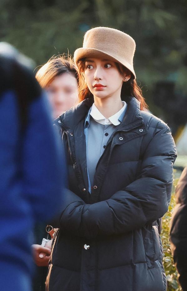 猜你沒看過楊穎的“俯拍圖”，一下暴露了顏值死角，歲月壓力太大