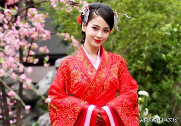 民間故事:秀才中秋在河邊賞月,仙女下凡共飲,醉後醒來抱一巨蛙 民間故事:秀才中秋在河邊賞月,仙女下凡共飲,醉後醒來抱一巨蛙