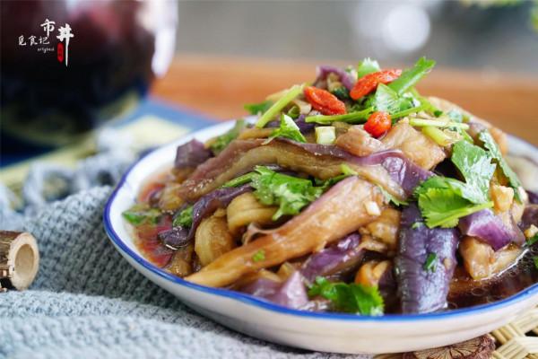 三伏天，吃茄子正是時候，教你“涼拌茄子”好吃的竅門，老香了