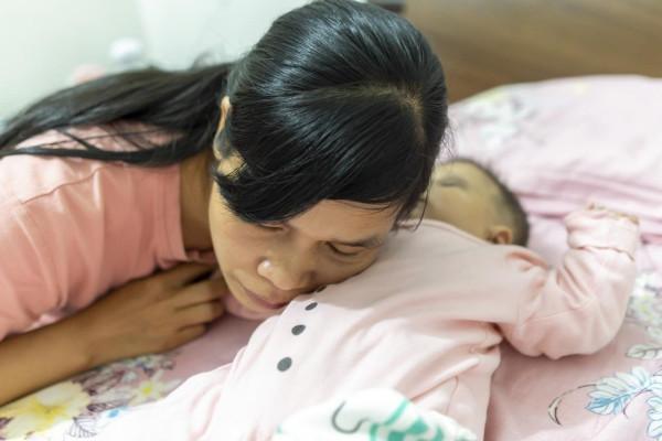 女嬰出生時體重僅3斤8兩,母親盼到孩子出院卻發現她眼睛不對勁 女嬰出生時體重僅3斤8兩,母親盼到孩子出院卻發現她眼睛不對勁