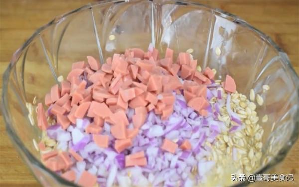 麥片新做法，淋入3個雞蛋，筷子一攪，太香了，出鍋全家人搶著吃