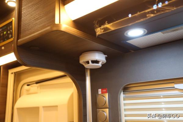 國六3.0T+8AT！C本可開超大空間房車，實拍亞特尊領ST