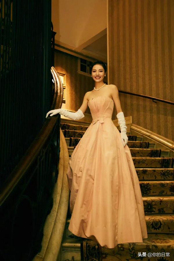 鍾楚曦活動造型