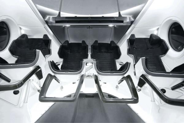 龍飛船內部是啥樣的？別人花2.2億美元才能體驗，我們免費進去看