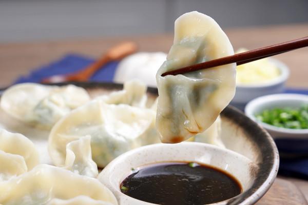 拌韭菜餡，切記&OpenCurlyDoubleQuote;3不放&rdquo;，有的人不懂，放錯了不鮮還有怪味