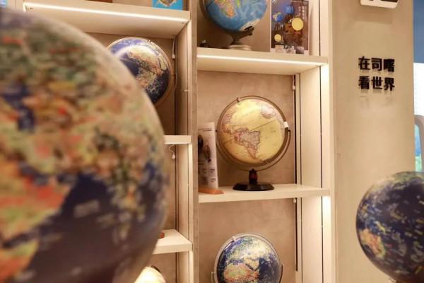 來十八梯，偶遇這家主題書店