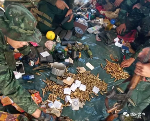 緬甸人民防衛軍擊落軍方直升機,軍方裝甲車遇襲受損 緬甸人民防衛軍擊落軍方直升機,軍方裝甲車遇襲受損