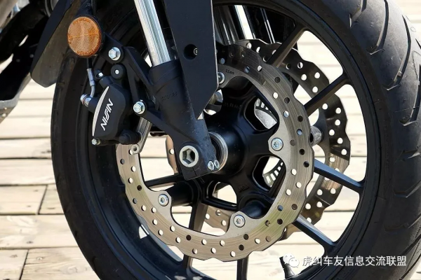 濤哥‘暴力’試駕：隆鑫VOGE無極500DS摩托駕馭感受