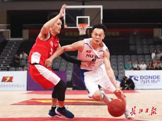 廣東109-80湖北,湯神與胡明軒背道而馳,集體致敬 廣東109-80湖北,湯神與胡明軒背道而馳,集體致敬