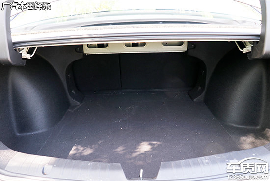 日常實用性測試橫評：純電動緊湊型轎車篇