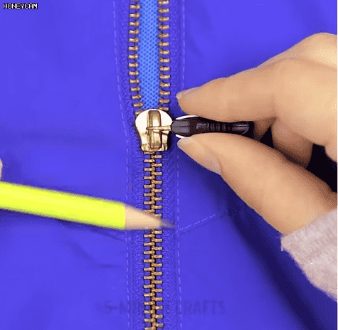 衣服拉鍊壞了別擔心，一根吸管就修復，太省事啦