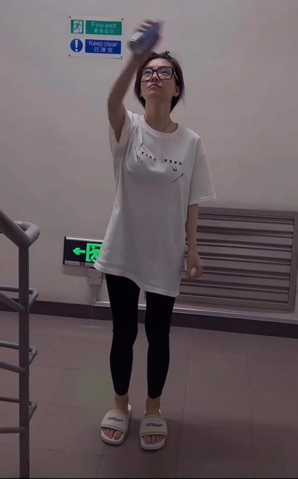 明星飄雪變裝秀,周也大衣超颯,朱梓驍變男神,馮提莫氛圍感超強 明星飄雪變裝秀,周也大衣超颯,朱梓驍變男神,馮提莫氛圍感超強