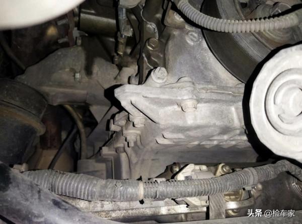 曾賣50萬的豐田皇冠3&period;0 VIP，開了17年還值多少？看到答案直接爆粗