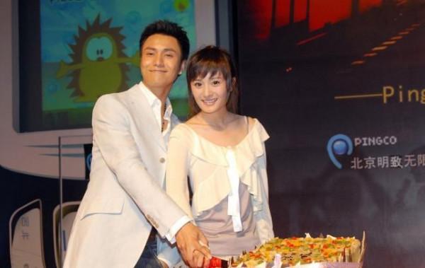 15年前的楊冪看著太可愛了,穿的靴子簡單還時髦,沒有年代感 15年前的楊冪看著太可愛了,穿的靴子簡單還時髦,沒有年代感