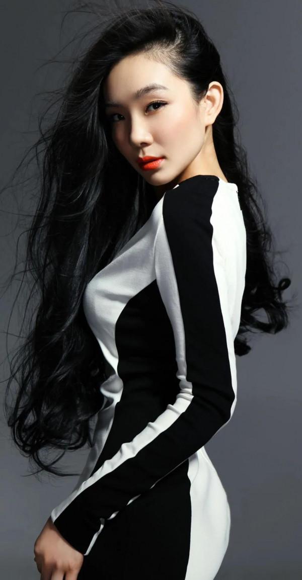 杜娟，演員、歌手、清華大學工商管理碩士、製片人