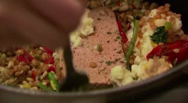 紐約高收入女子20年不買內衣，廁紙曬乾重複用：我要省錢