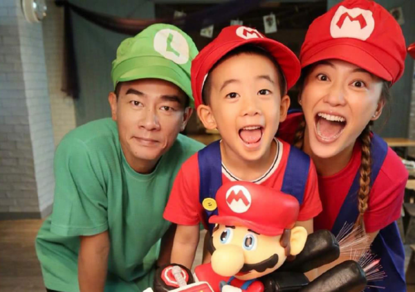 改了國籍的8位著名明星，李連杰張鐵林在列