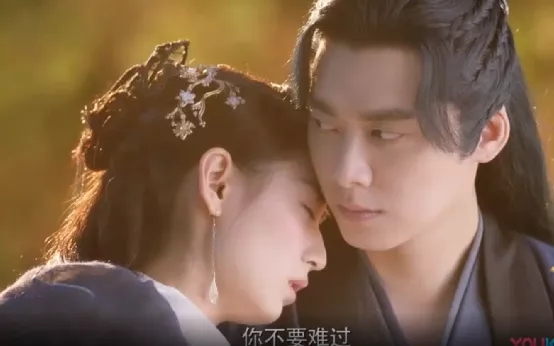 《鏡雙城》顏值造型都被吐槽，陳鈺琪穿鬆糕鞋，李易峰頭套粗糙