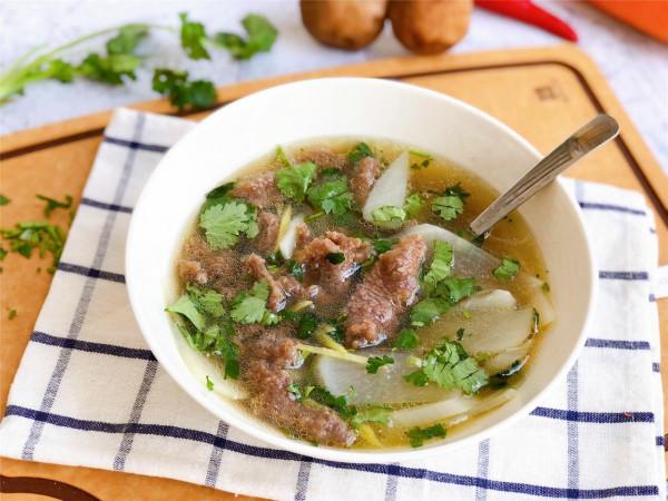 冬天寒冷又幹燥，多給家人喝5道湯，營養滋潤，應季而食溫暖過冬