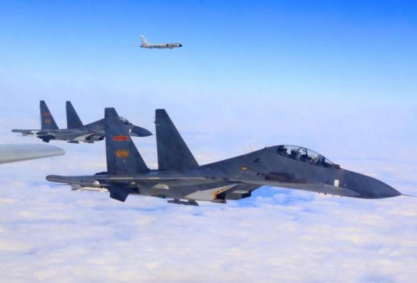 19日一大早，3架解放軍軍機突然出動，罕見動作臺媒驚覺不對勁
