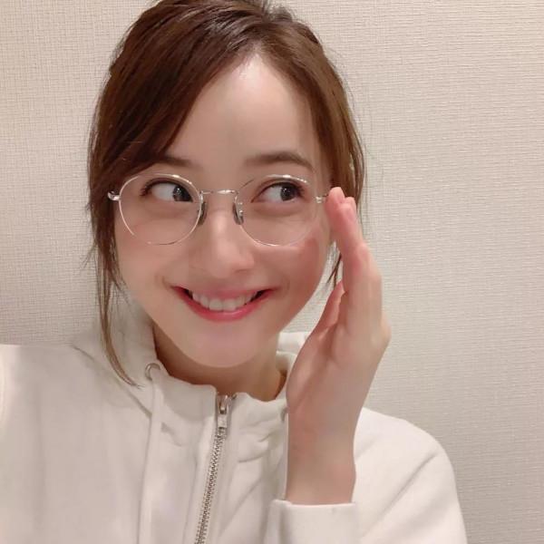 戴眼鏡也貌美十足的日本女藝人，每一位都太可了