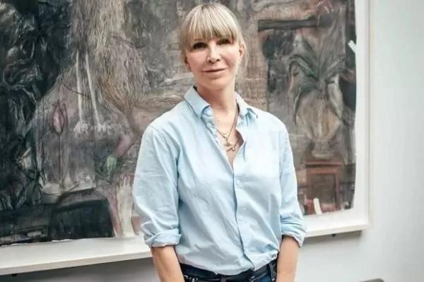 55歲大媽剛戒毒又患癌，第一次拿起畫筆便完美蛻變Gucci金牌畫師