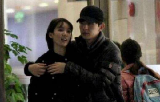 這屆紅毯熱鬧了!新仇舊愛齊聚,何穗槓上baby,鄧倫難忘金晨? 這屆紅毯熱鬧了!新仇舊愛齊聚,何穗槓上baby,鄧倫難忘金晨?