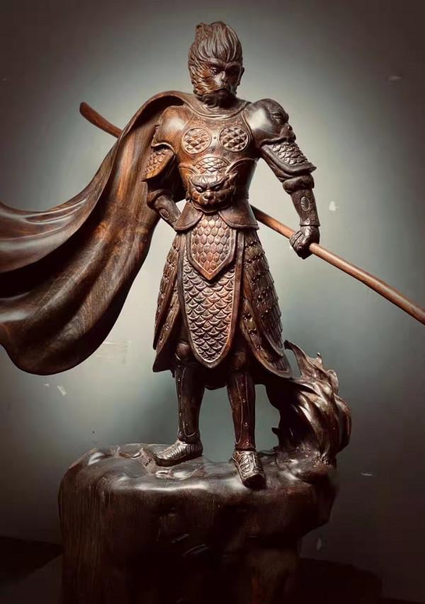 工地上的農民居然是根雕大師，無意挖出來一根木頭，雕刻後太牛了