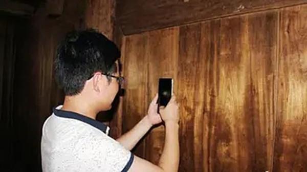 老農金絲楠木屋被估價8億，最後卻以100萬成交，兒子今窮得打光棍