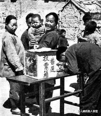 她被漢奸用磚砸死後,一雙兒女在媽媽屍前活活餓死…… 她被漢奸用磚砸死後,一雙兒女在媽媽屍前活活餓死……