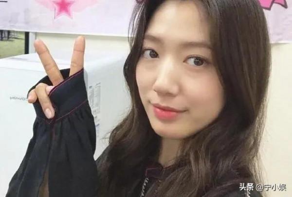 31歲韓星樸信惠未婚先孕卻收穫好評，讓多少中國女星紅了臉？