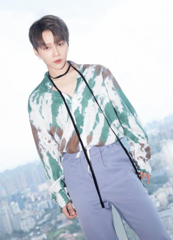 THE9解散倒計時，C位劉雨昕領跑，私服造型帥氣吸睛