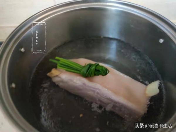 冬天，為什麼都喜歡吃這肉，因為它鹹香入味，補虛健脾還養胃護眼