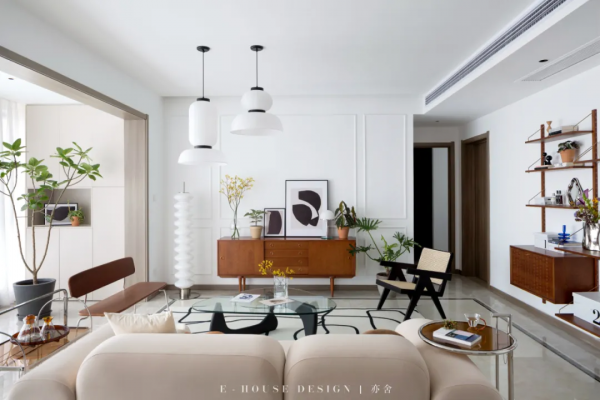 PU石嵌入「黑色鋼板」自成一道玄關牆，餐島一體 210㎡現代極簡家