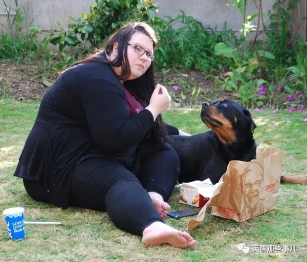 350斤妹子差點踩壞體重秤,咬牙減去一半體重,還幫男友減掉90斤 350斤妹子差點踩壞體重秤,咬牙減去一半體重,還幫男友減掉90斤