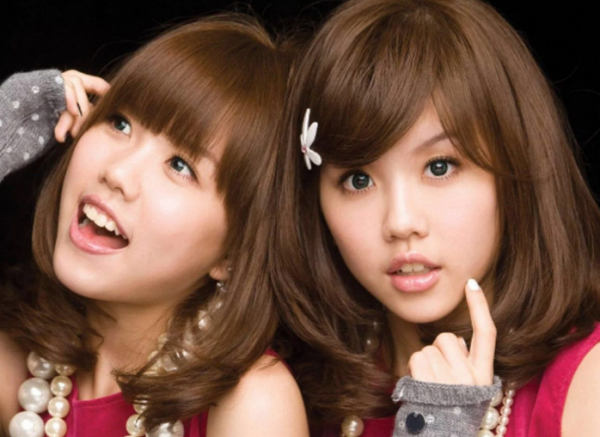 By2雖說是雙胞胎，妹妹卻一直拖累姐姐，真是塑膠姐妹花