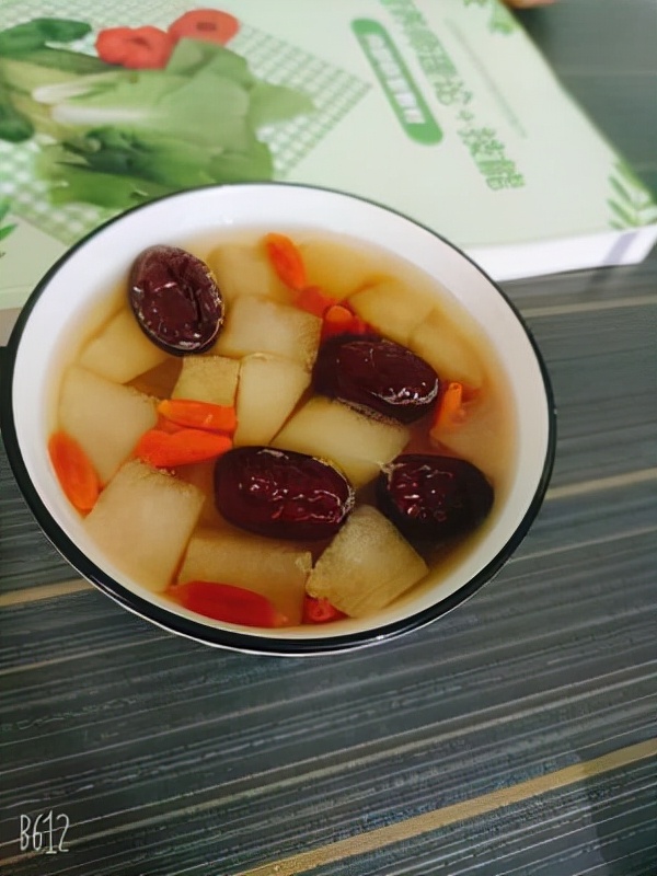 冰糖雪梨湯（清熱降火，潤肺止咳）