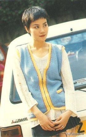 王菲年輕時可真美，怎麼時髦怎麼來，膚白腿長真吸睛