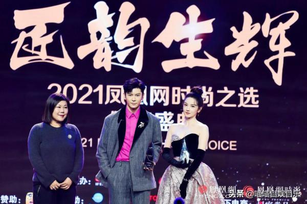 陳小紜冬日裙襬輕曳，入選“2021鳳凰網時尚之選”