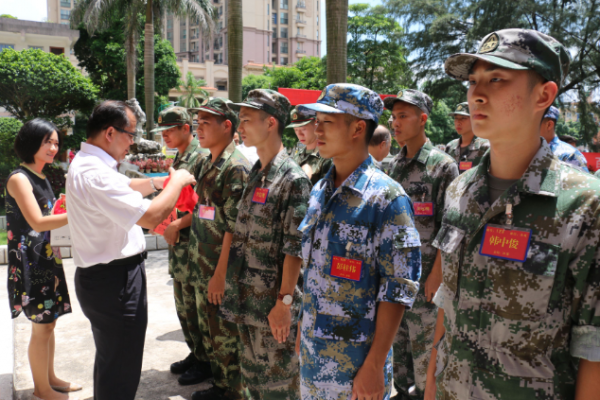 2022年徵兵開啟，兩徵兩退模式滿足需求，但這些大學生無法入伍