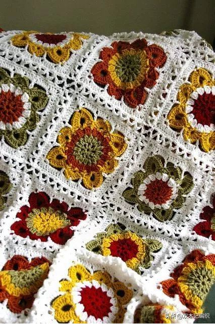 自從學會了鉤方格小花片，家裡大大小小的物件再也沒人比得上