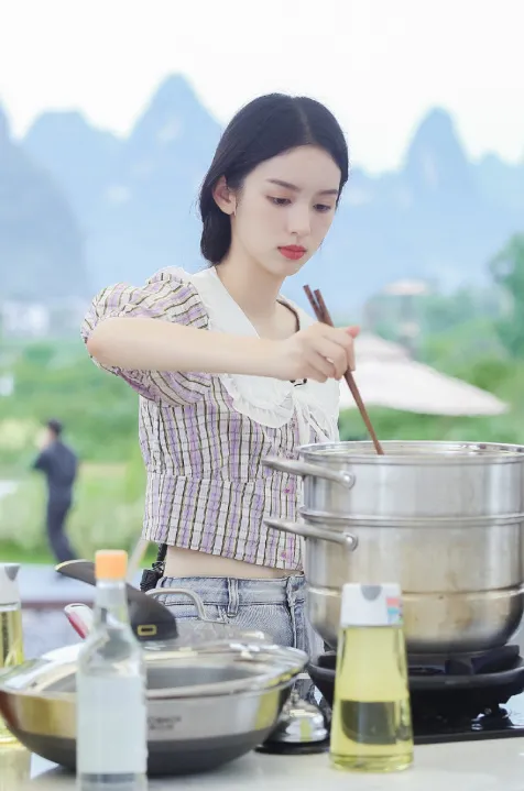 中秋小長假跟著周也歐陽娜娜變身時髦精