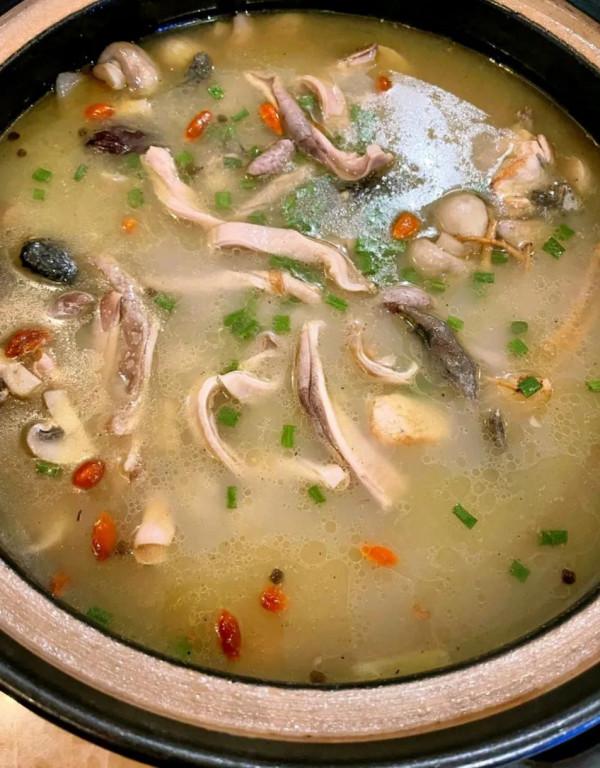 冬日到，各種補藥不如來一碗豬肚雞骨湯～暖心又暖胃