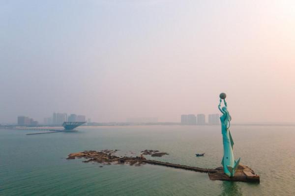 營口網紅地標,鮁魚公主雕塑高60米,渤海明珠觀景臺堪稱世界之最 營口網紅地標,鮁魚公主雕塑高60米,渤海明珠觀景臺堪稱世界之最