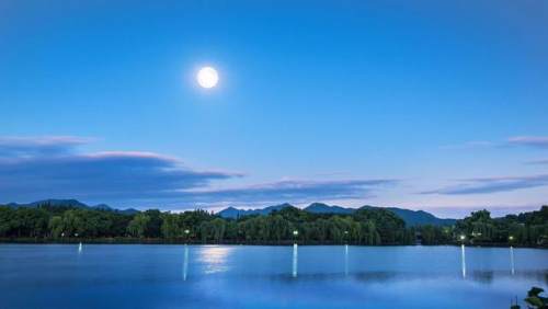 這兩首意蘊悽美的唐詩，被蘅塘退士選入《唐詩三百首》，值得一讀