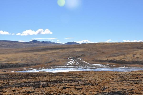 藏西秘境雪域之巔上的“魔眼”達格架間隙噴泉