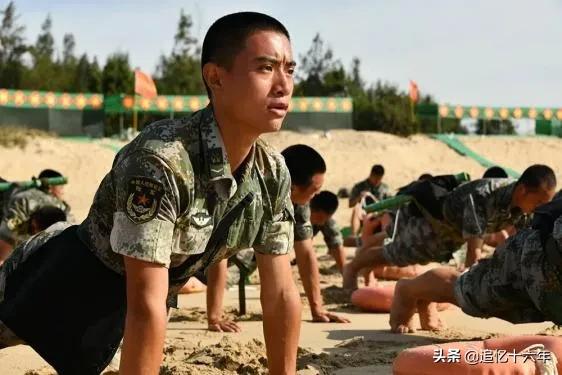 解放軍戰士王亮，祝賀提幹並記一等功，2分鐘勇救4名人民群眾